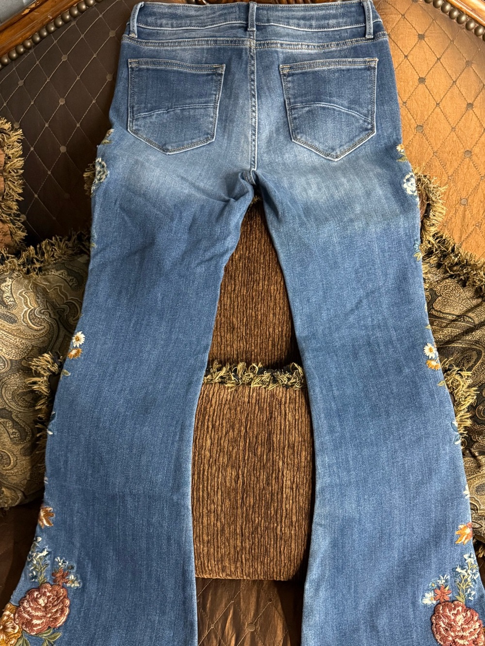 DRIFTWOOD - Farrah 28/34
Embroidered Floral Blue Women’s Jeans - Picture 3 of 5